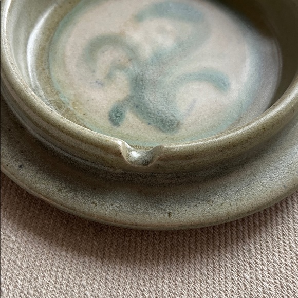 POTTERY ASHTRAY - Picture 3 of 5